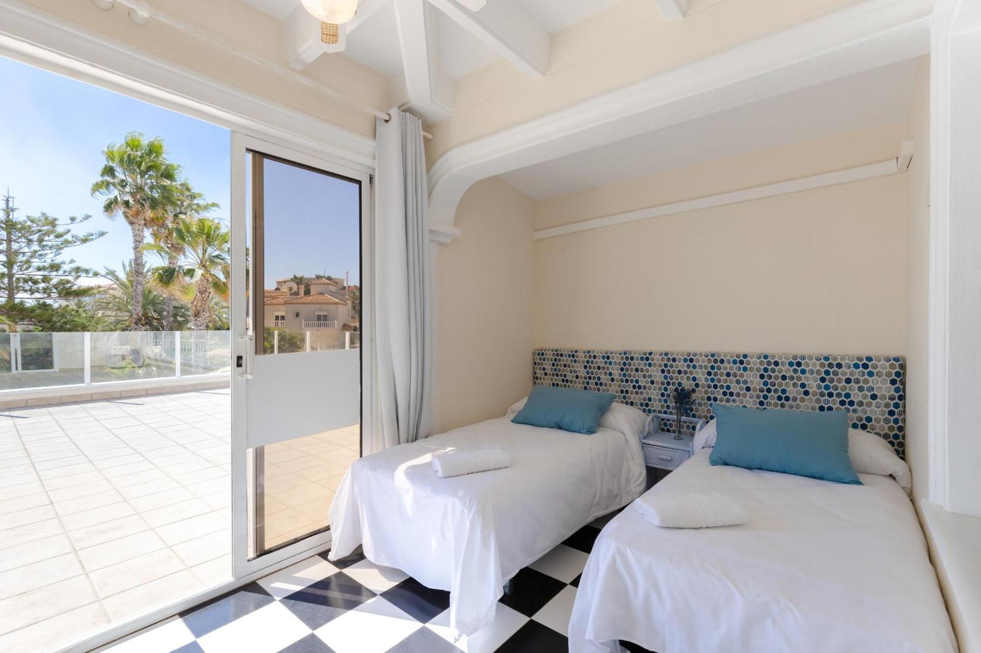 Fidalsa Grand Mediterranean Beachfront Villa Playa Flamenca Exterior foto
